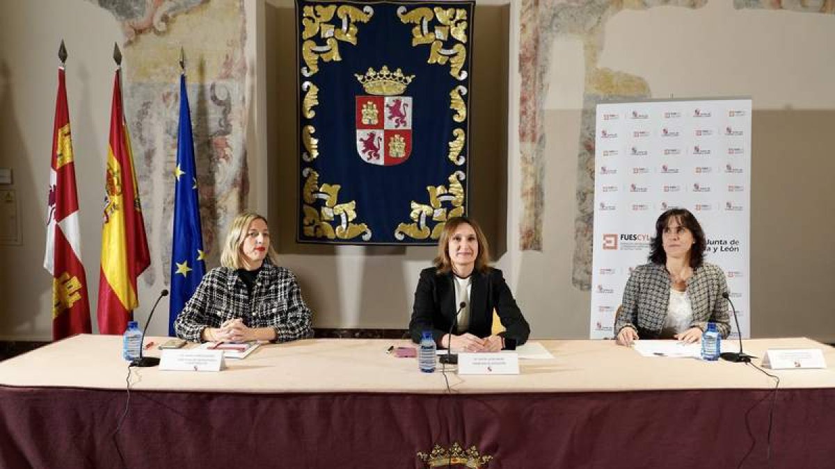 La consejera de Educación, Rocío Lucas, ayer en Valladolid. MIRIAM CHACÓN