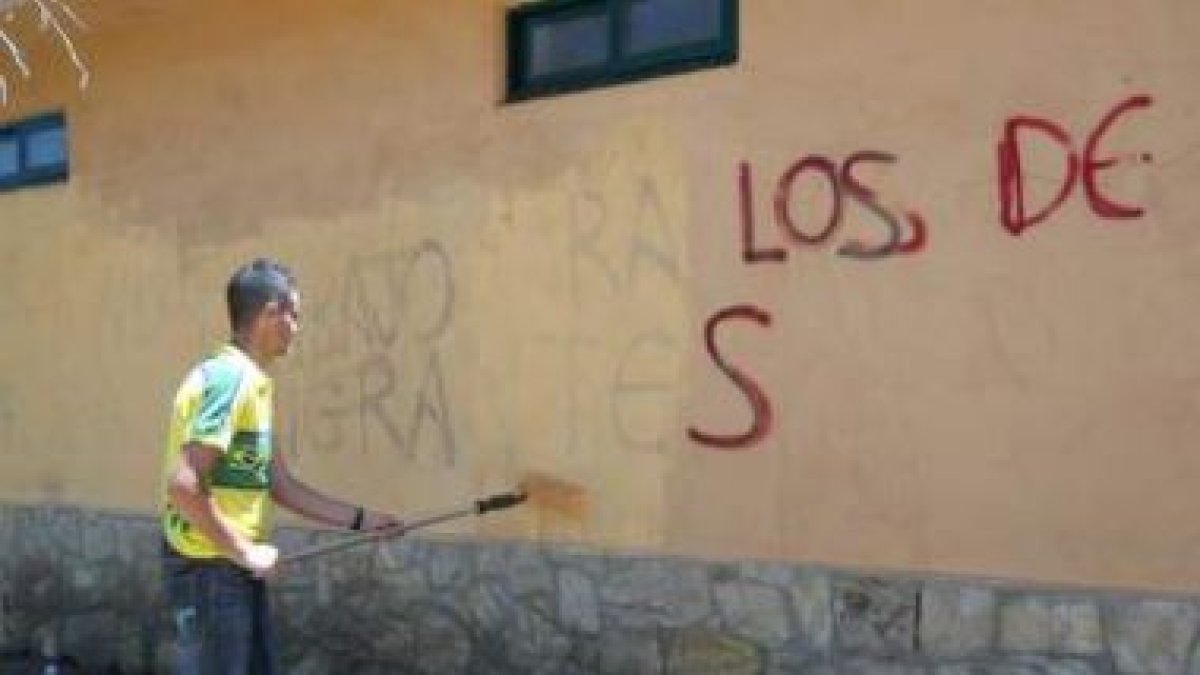 El Ayuntamiento ordenó eliminar las pintadas.