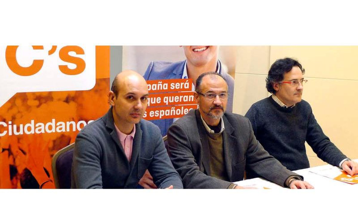 Maraña, en primer término, junto a otros responsables de Ciudadanos.