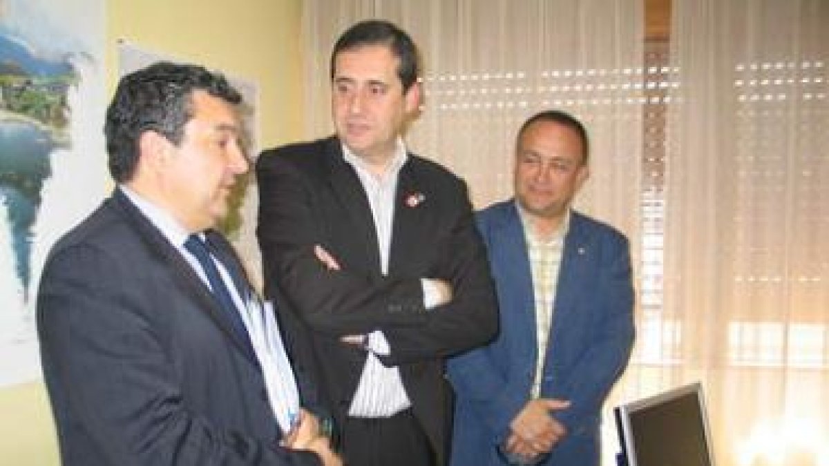 Ramón, Fernández Cardo y Gerardo Álvarez Courel, ayer.