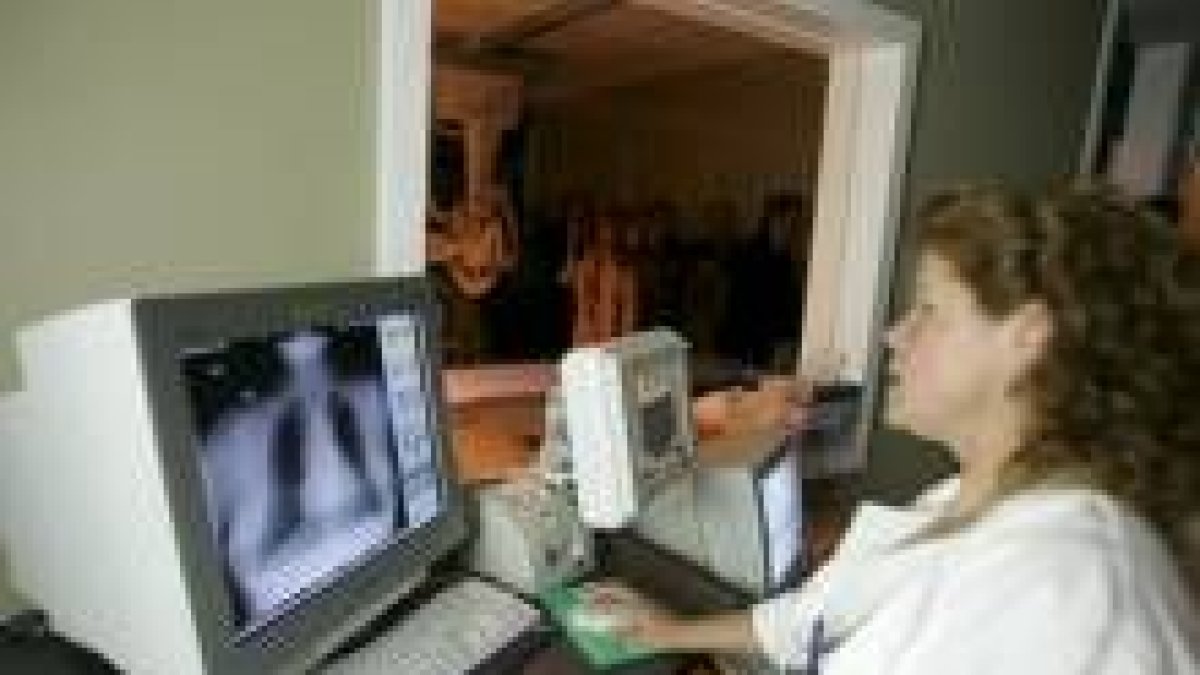 La fibrosis quística, que afecta a los pulmones, es una enfermedad genética y hereditaria