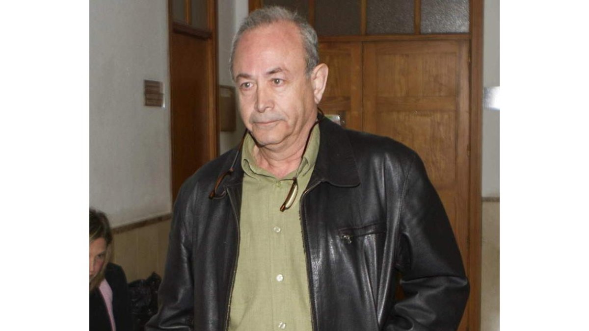 El juez Castro, ayer, tras dejar los juzgados.