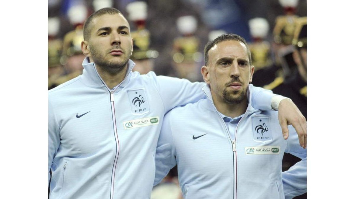 Benzema y Ribery formarán la punta de lanza del ataque francés ante la selección española.