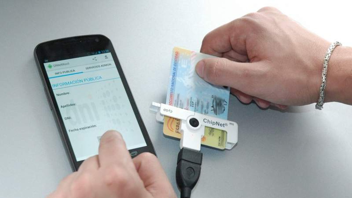 DNIe Droid es un proyecto de I+D+i para autentificación de firma desde terminales Android.