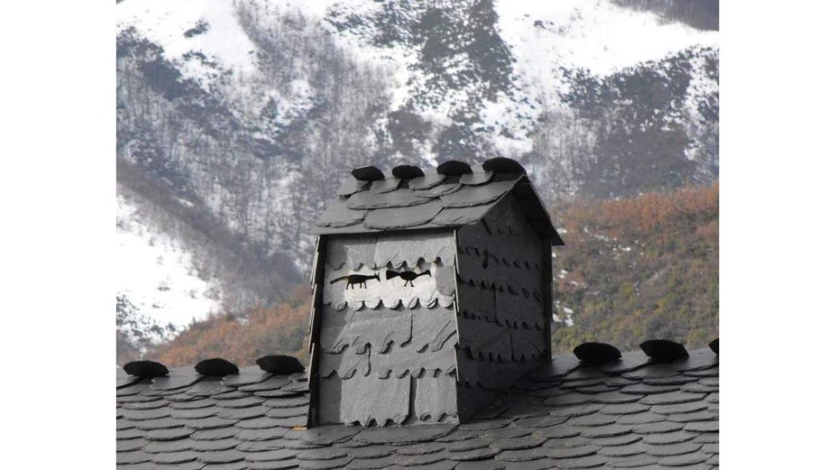 La raposa tras la pita, en una chimenea de Palacios del Sil.