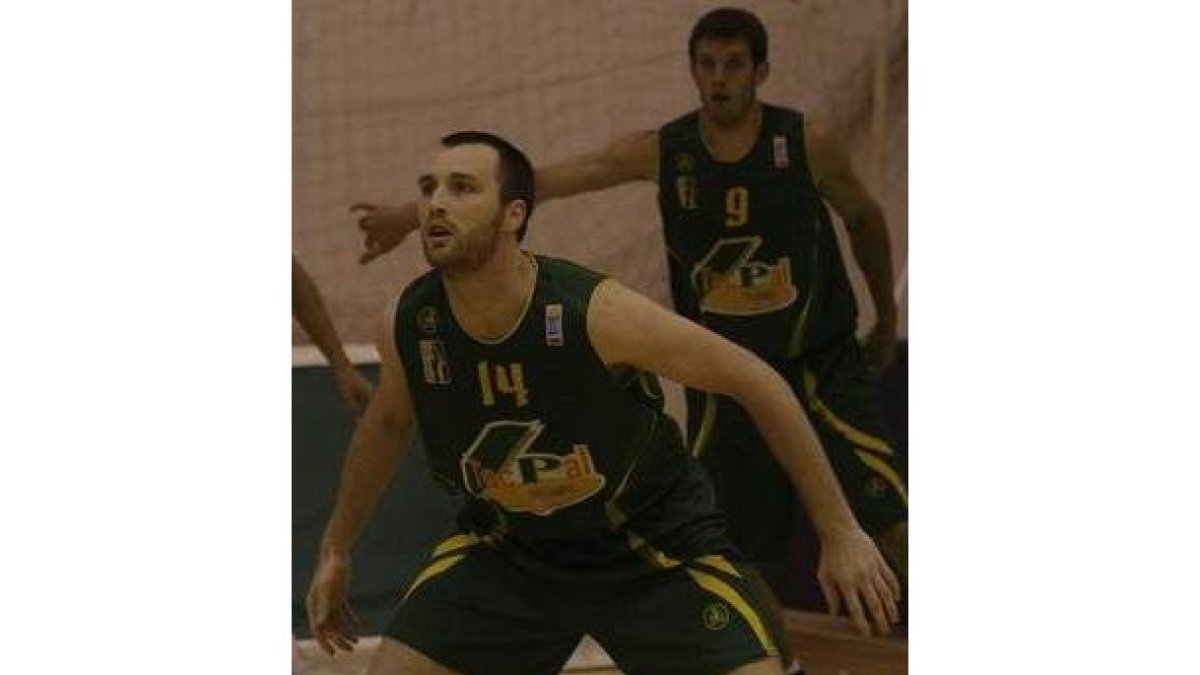 Schroeder rubricó ayer su fichaje con Baloncesto León.