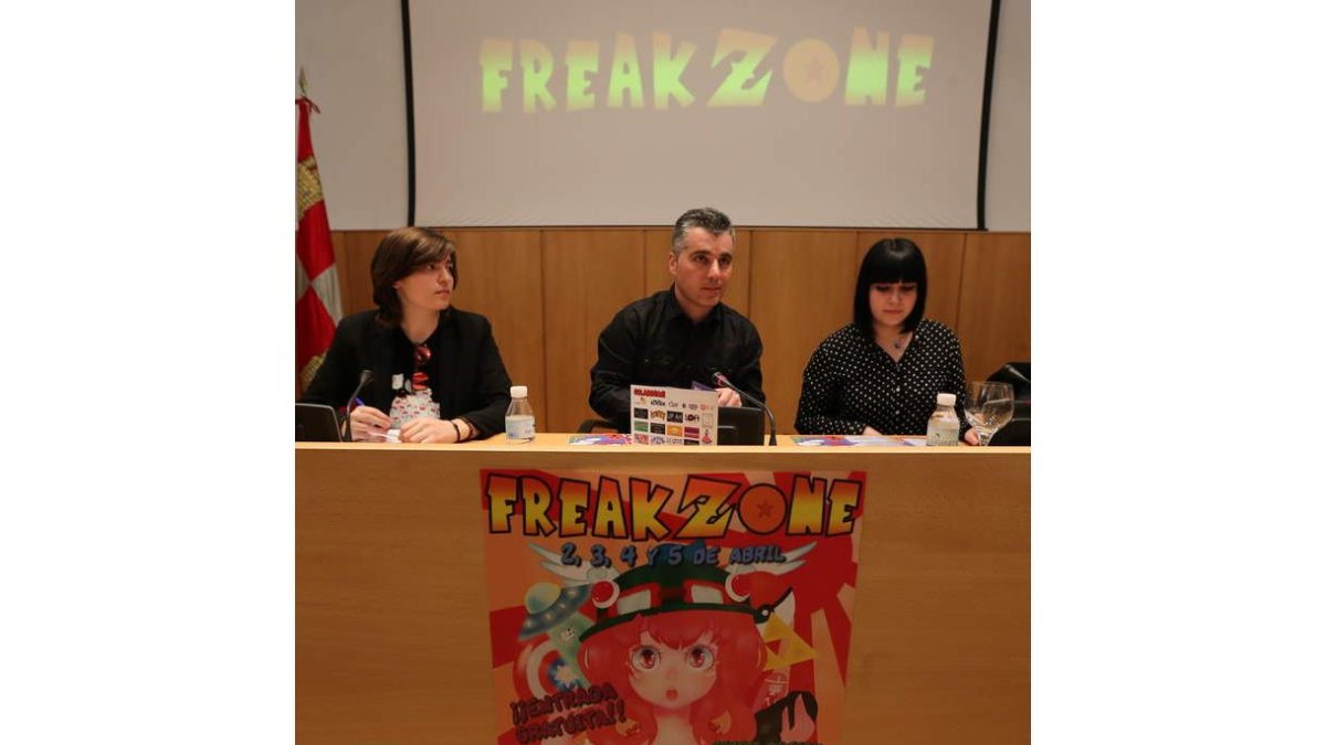 Blanco, Macías y Bailén, en la presentación de la Freak Zone.