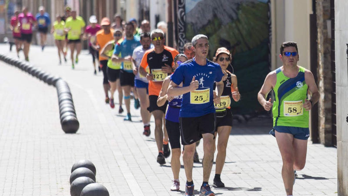 La carrera El Salvador contó con más de 150 participantes en la categoría absoluta. FERNANDO OTERO