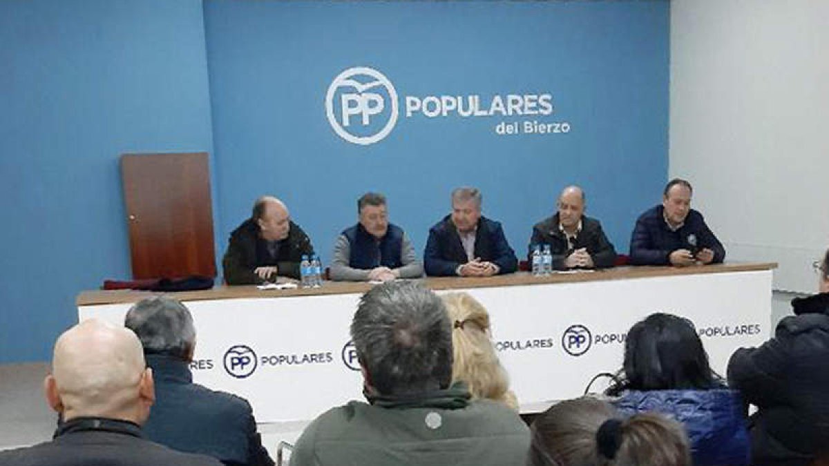 Un momento de la Junta Comarcal berciana del PP. DL