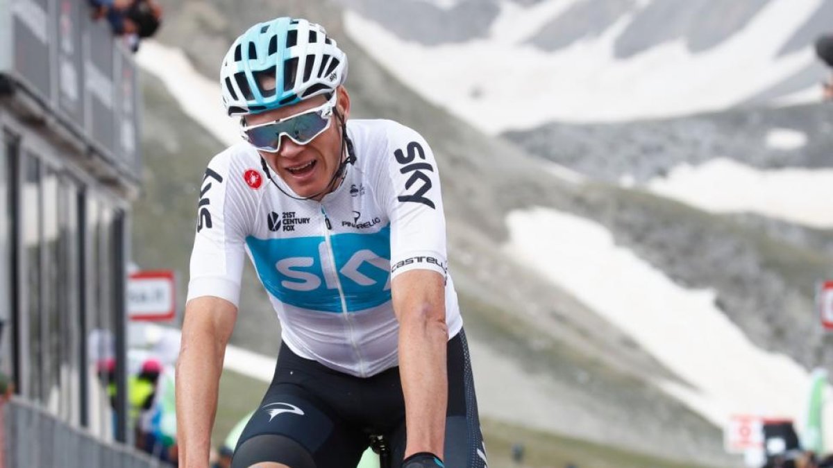 Chris Froome, a su llegada a la cima del Gran Saso.