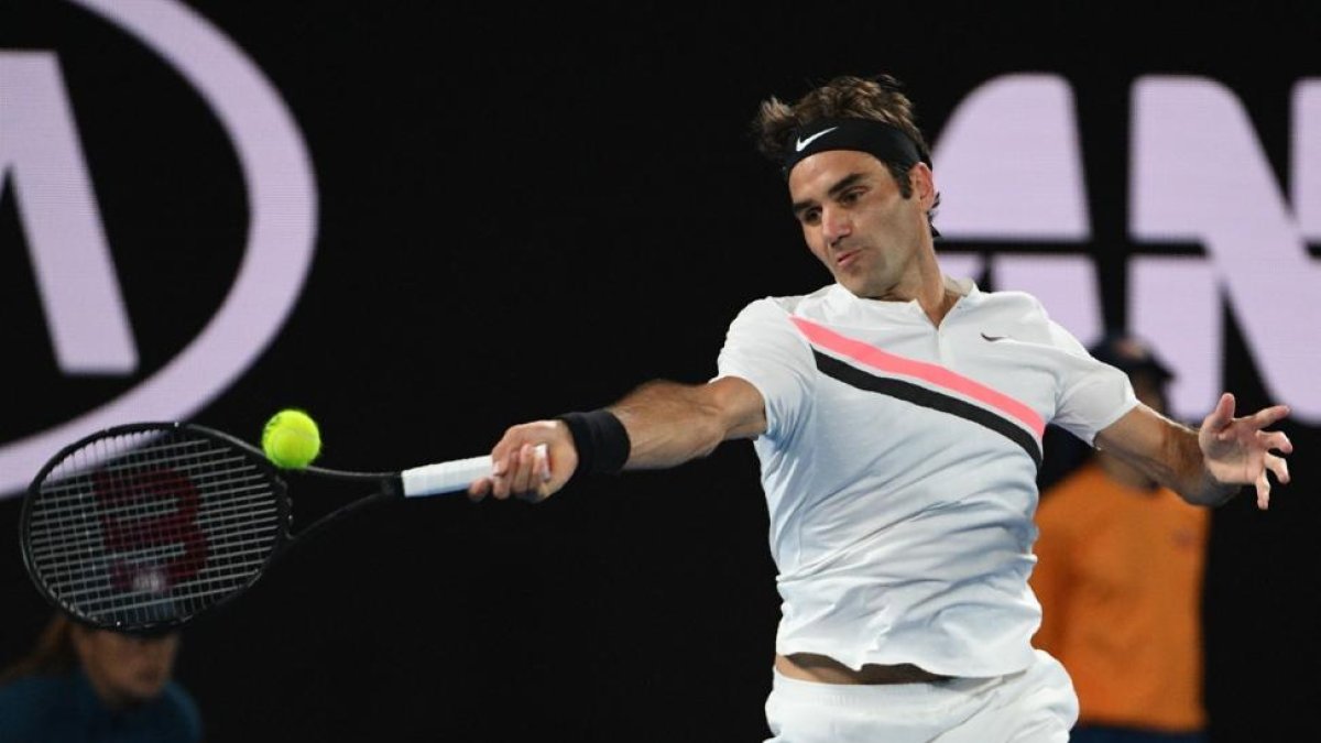 Federer, con un golpe ganador.