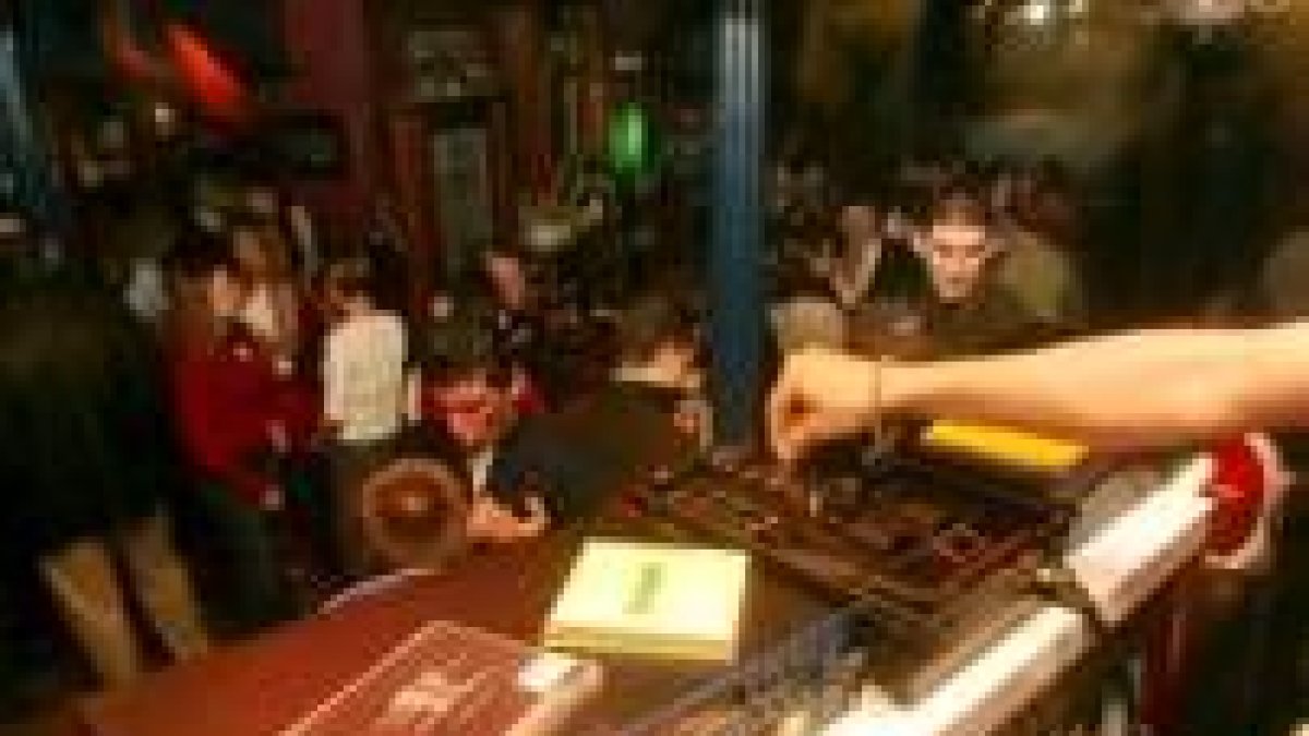 Los pubs y bares de León son los que menos respetan la hora de cierre, según los datos de la Junta