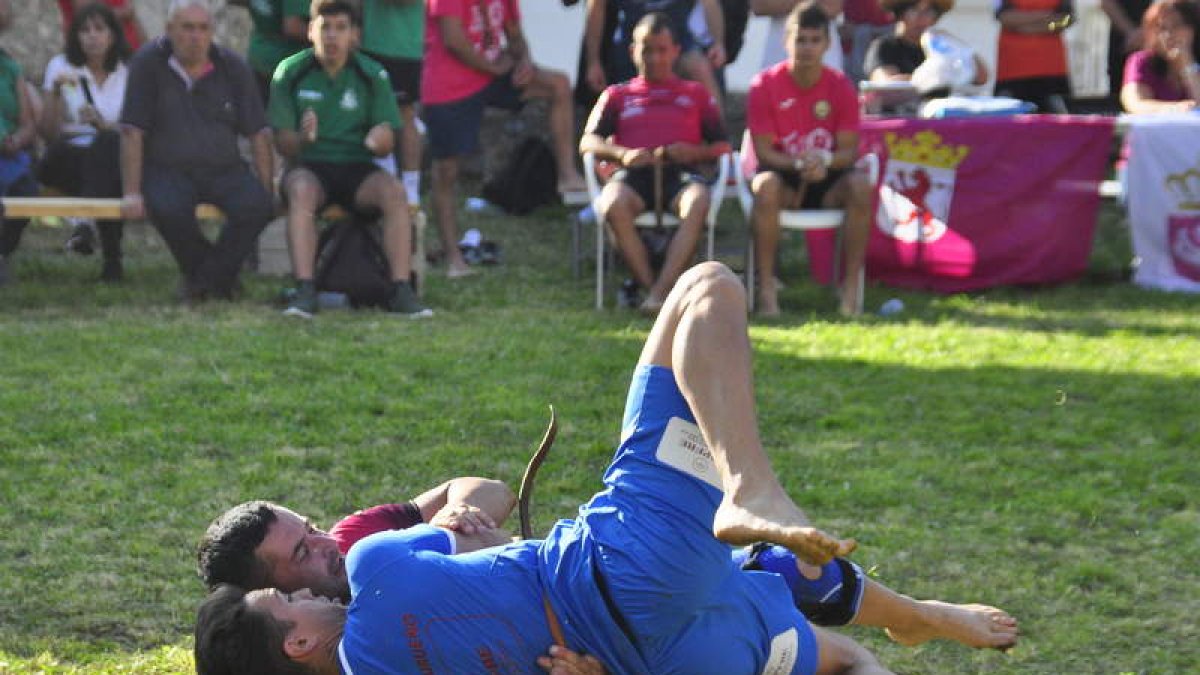 La Liga de Verano ya ha resuelto la primera de sus cuatro categorías con el triunfo de Llamazares. ÁLVARO QUIÑONES