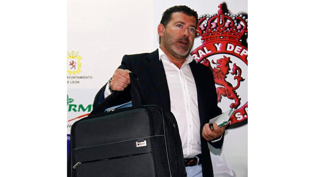 Javier Baena, se despidió hace exactamente un año de la Cultural.