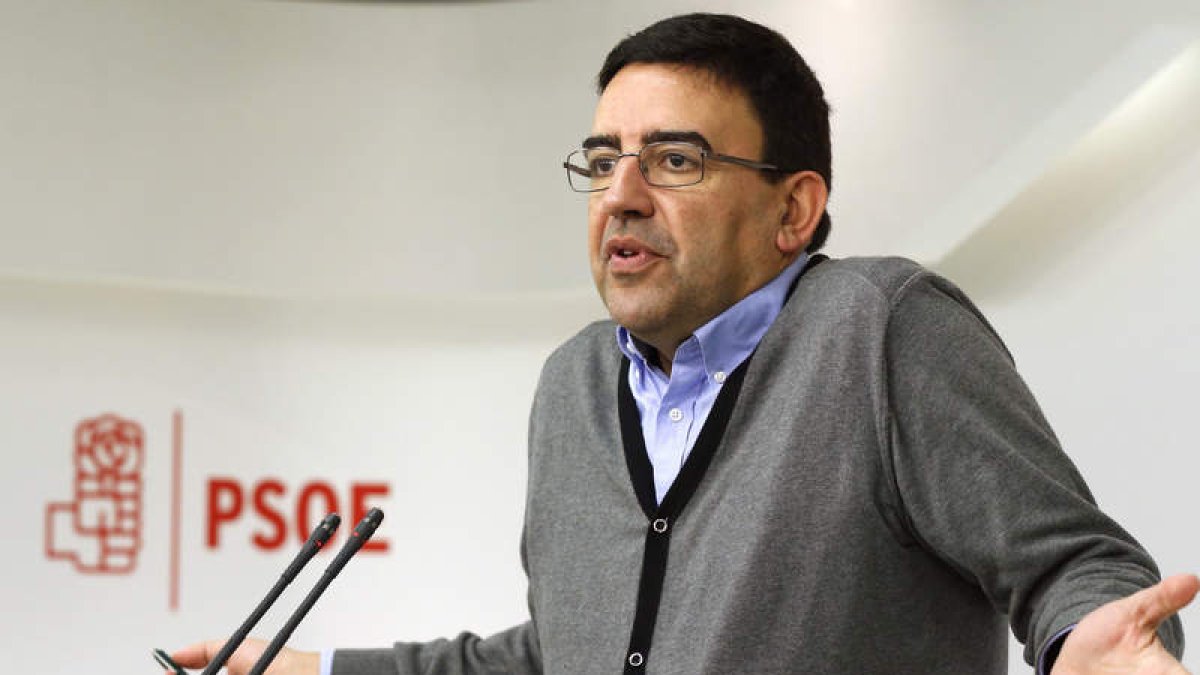 El portavoz y responsable de Organización de la gestora del PSOE, Mario Jiménez. KIKO HUESCA