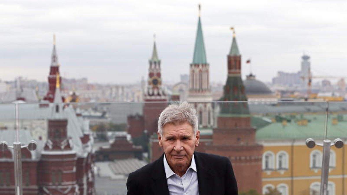 El actor norteamericano Harrison Ford en la plaza Roja de Moscú.