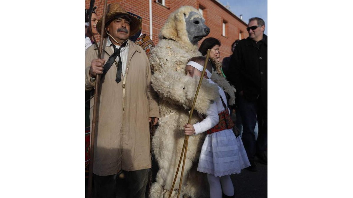 Un oso y un guirrio amorosos. JESÚS