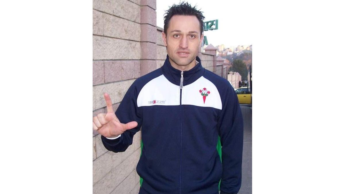 El ponferradino Aira ascendió al equipo racinguista a 2ª B.