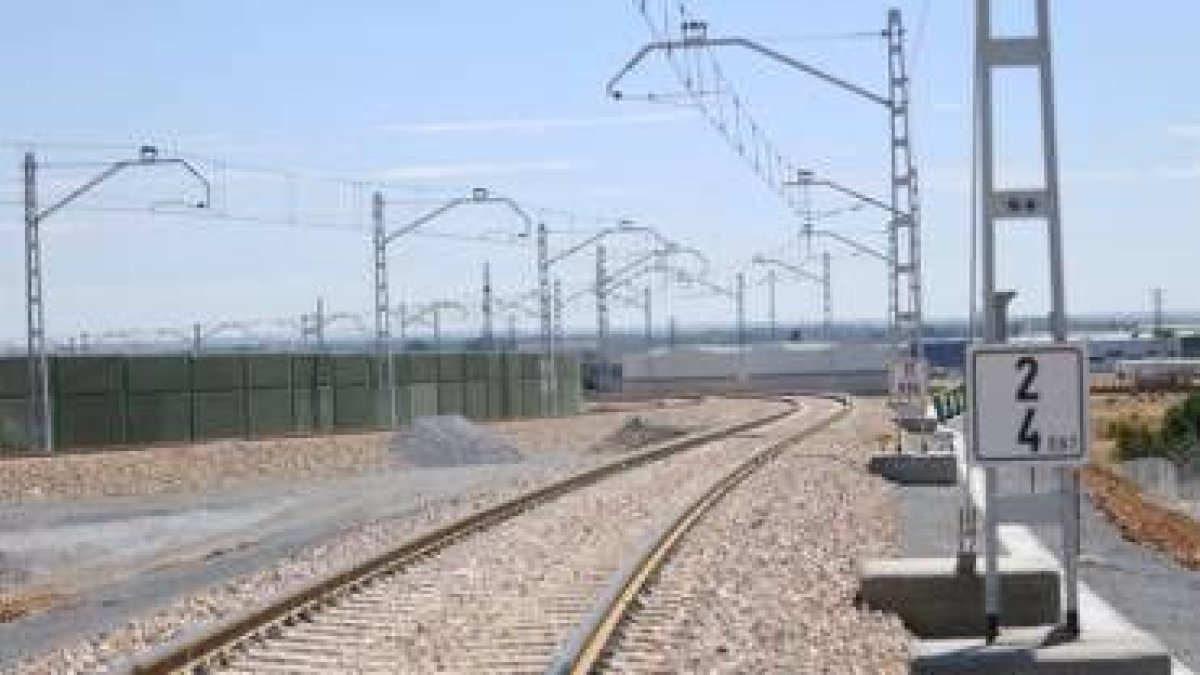 La estructura del paso alternativo de Trobajo del Cerecedo ya se encuentra en fase de pruebas