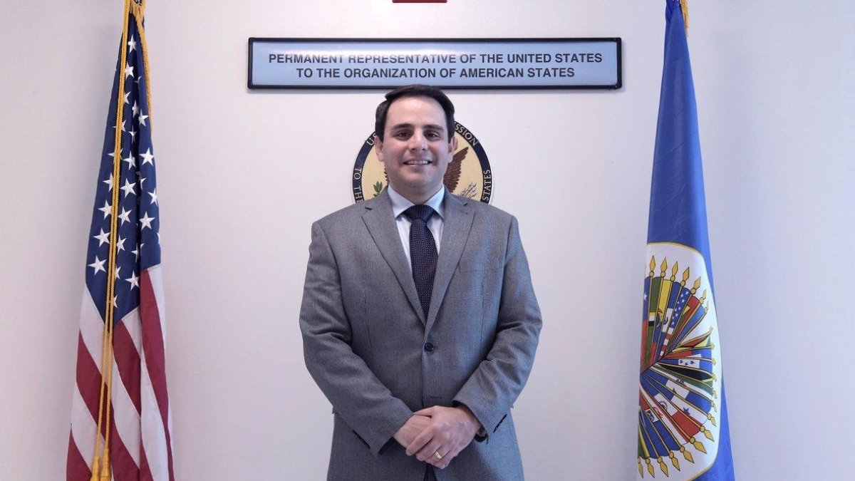 El embajador de EE UU ante la Organizacion de Estados Americanos OEA Carlos Trujillo durante una entrevista con Efe en la sede del Departamento de Estado en Washington