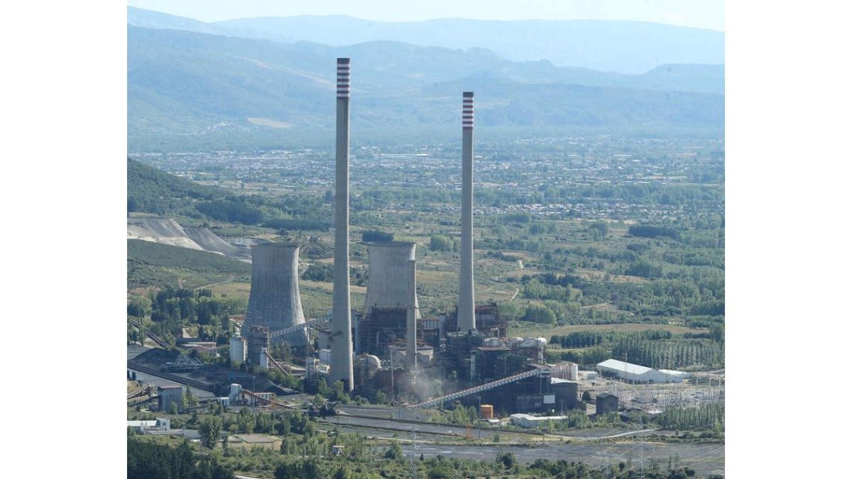 La central térmica de Compostilla, en Cubillos del Sil. L. DE LA MATA
