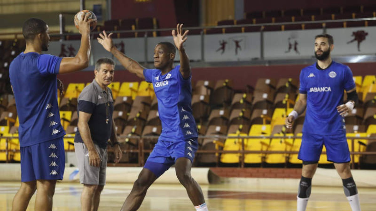 El Abanca Ademar se mide esta semana en Liga al Huesca y al BM Logroño. JESÚS F. SALVADORES
