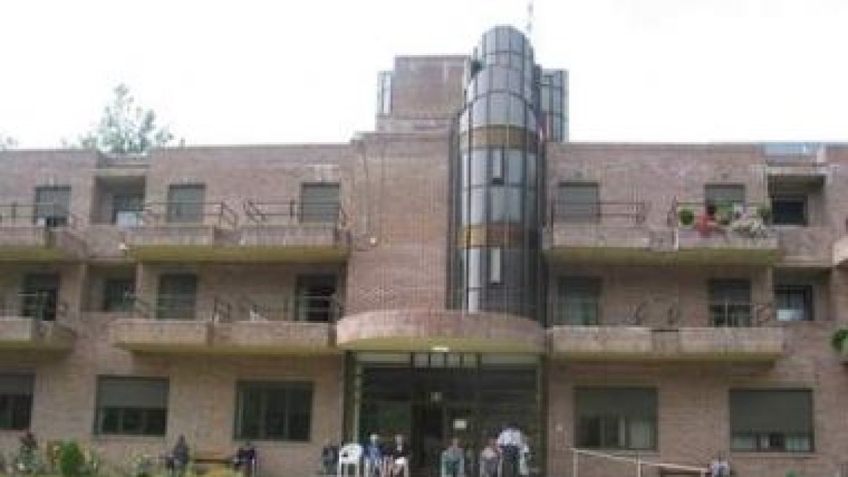 Edificio de la residencia de mayores de Cistierna.