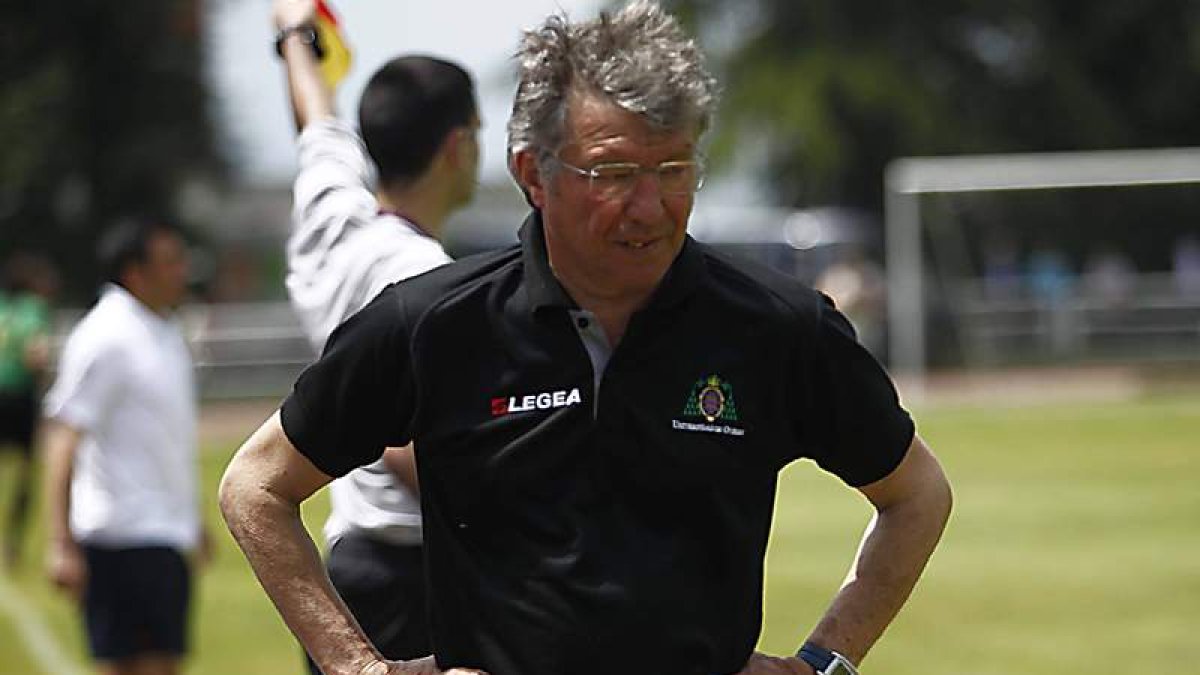 Adolfo Pulgar se muestra resignado cuando su equipo encajó el segundo gol.