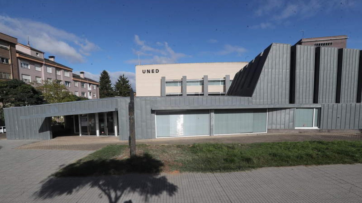 Imagen reciente del centro asociado de la Uned. L. DE LA MATA