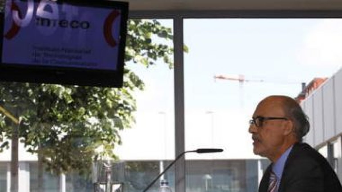 Izquierdo, ayer, en su comparecencia ante los medios de comunicación en la sede de Inteco.