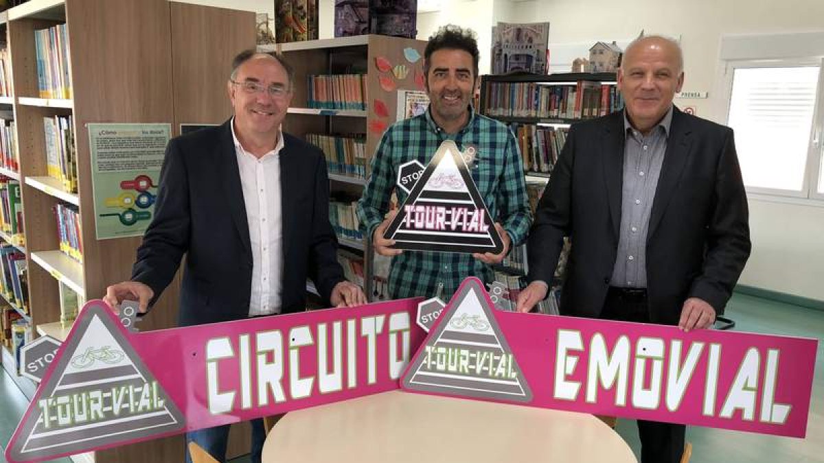 Benavides, Pascual y Vázquez en la presentación de la actividad. DL