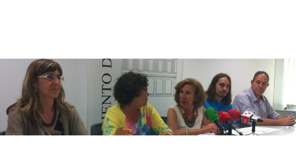 Camino Anzules, Maribel Prieto, Montserrat Gutiérrez, Carlos Mieres y José Ignacio Salgado.