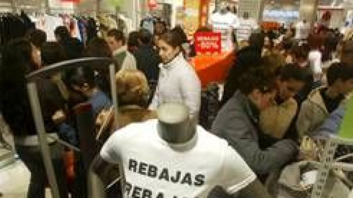 Los ponferradinos abarrotaron las tiendas a primera hora
