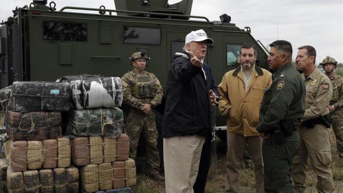 Donald Trump, durante su visita a la frontera con México en Río Grande, el 10 de enero del 2019.