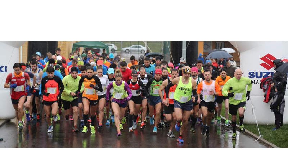 La Carrera de Reyes de Sariegos contó con una nómina de calidad que tuvo como triunfadores a Alberto González y Joana Filipa Pereira.