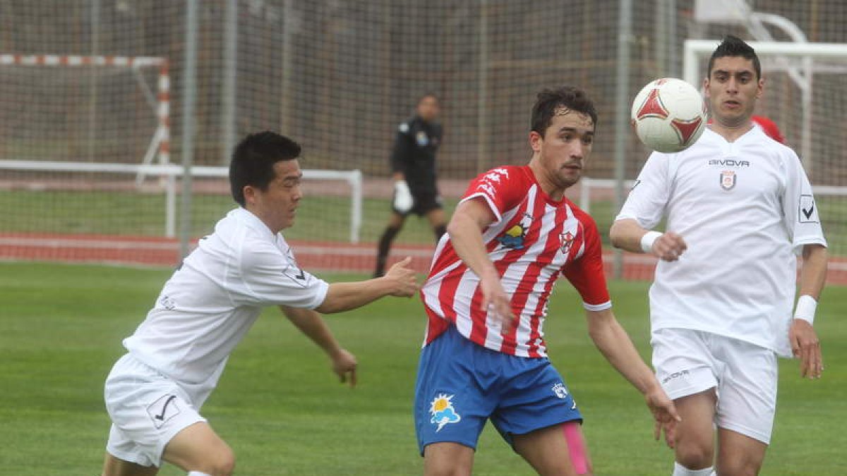El equipo rojiblanco dejó en Valladolid sus mínimas opciones de jugar la fase de ascenso.