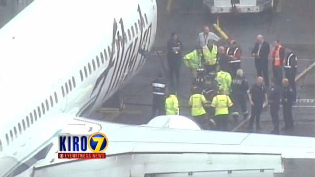 Rescate del maletero que se quedó encerrado en la bodega de un avión de Alaska Airlines.
