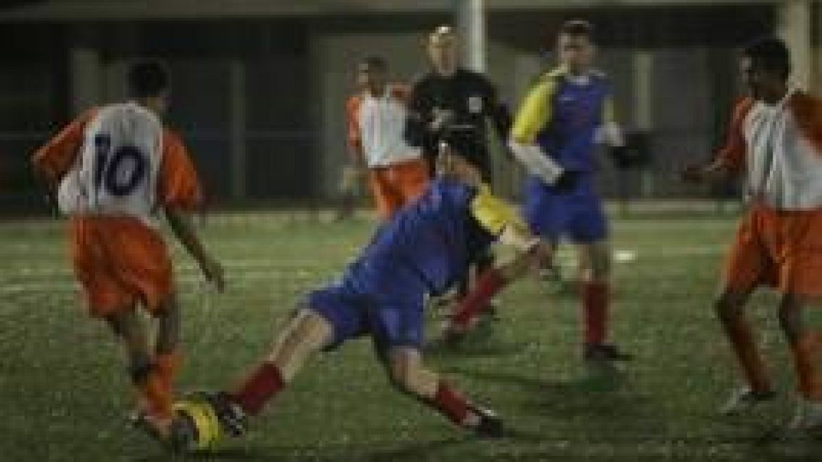 El Mundialito para inmigrantes arrancó en la tarde de ayer en el área deportiva de Puente Castro