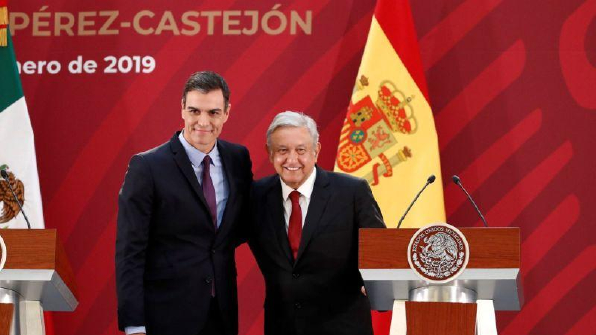 El presidente del Gobierno espanol Pedro Sanchez y el presidente de Mexico Andres Manuel Lopez Obrador.