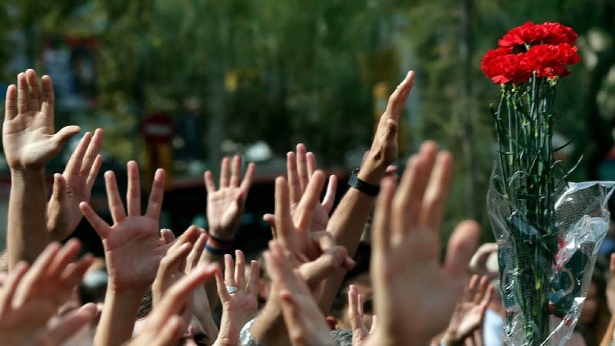 Protesta estudiantil por la intervención policial. JUAN CARLOS CÁRDENAS