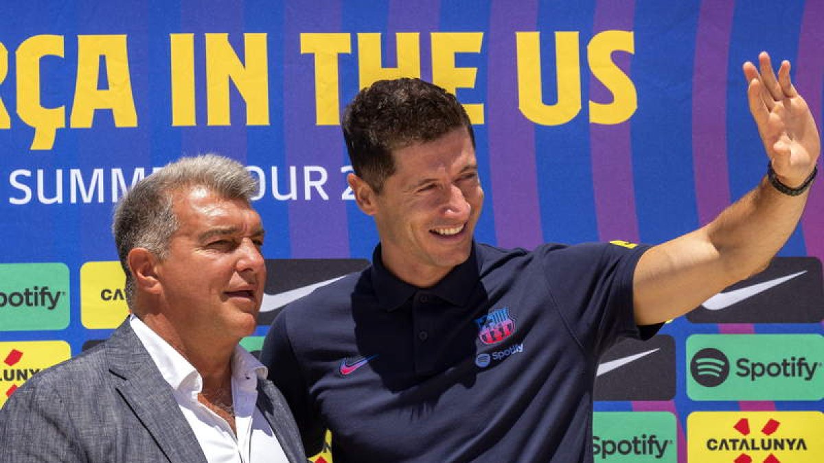 Joan Laporta insiste en que todavía tienen margen para hacer nuevos fichajes. ENRIC FONTCUBERTA