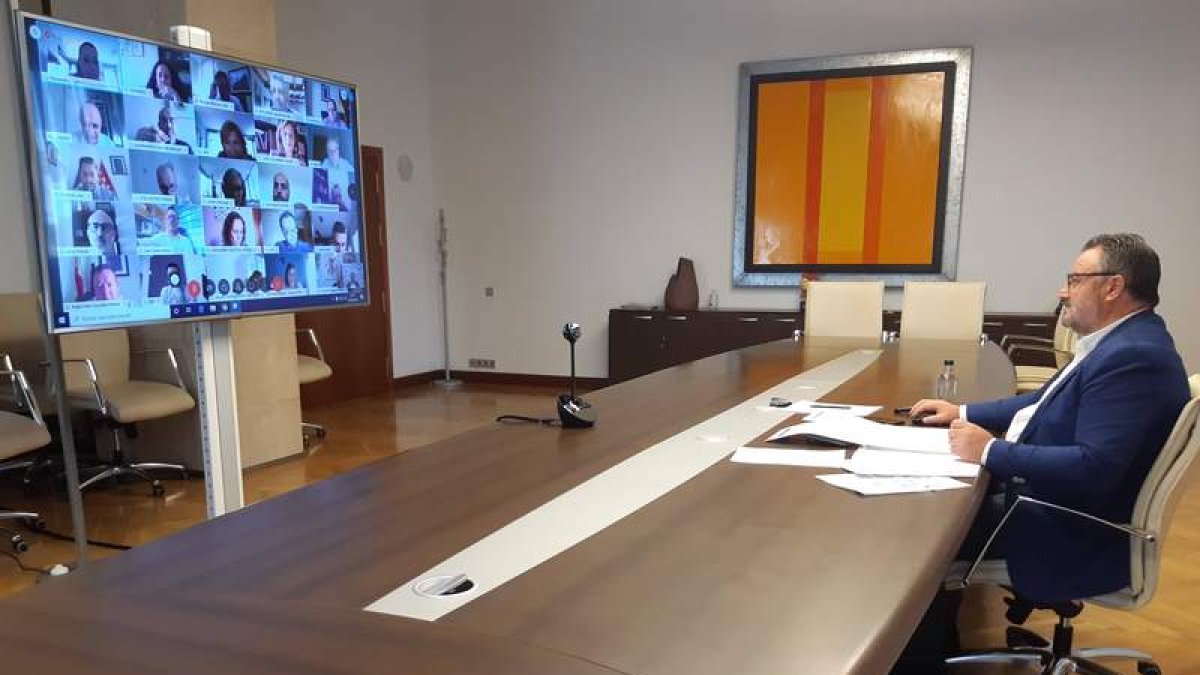 Eduardo Morán en la reunión por videoconferencia de la Comisión de Deporte y Ocio de la FEMP. DL
