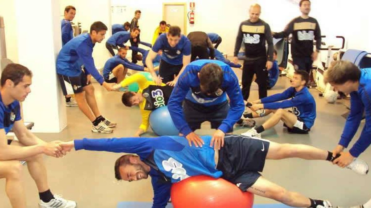 La plantilla de la Deportiva tuvo ayer un trabajo distinto al de cualquier otra jornada.