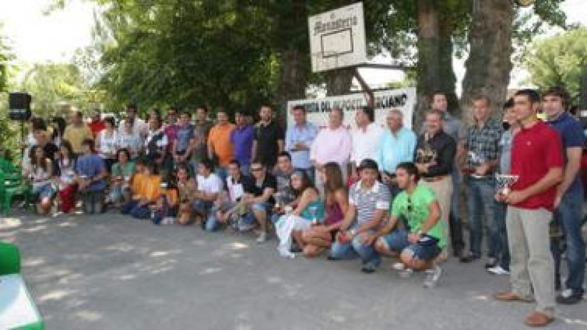 La foto de familia con todos los premiados es el mejor recuerdo de esta XXIII edición de la Fídeber.