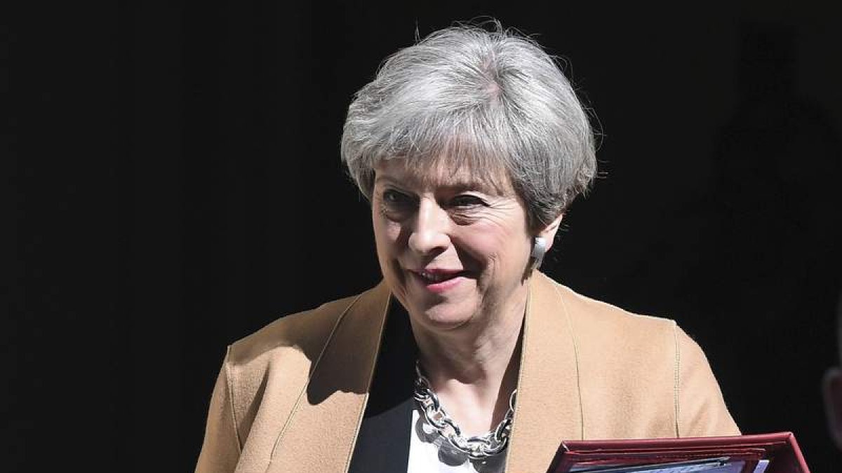 La primera ministra sale de su residencia oficial con dirección al Palacio de Westminster. ANDY RAIN