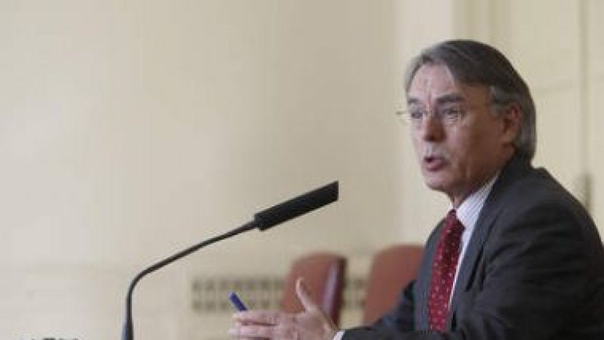 El subdelegado explicó los datos de la siniestralidad en carretera.