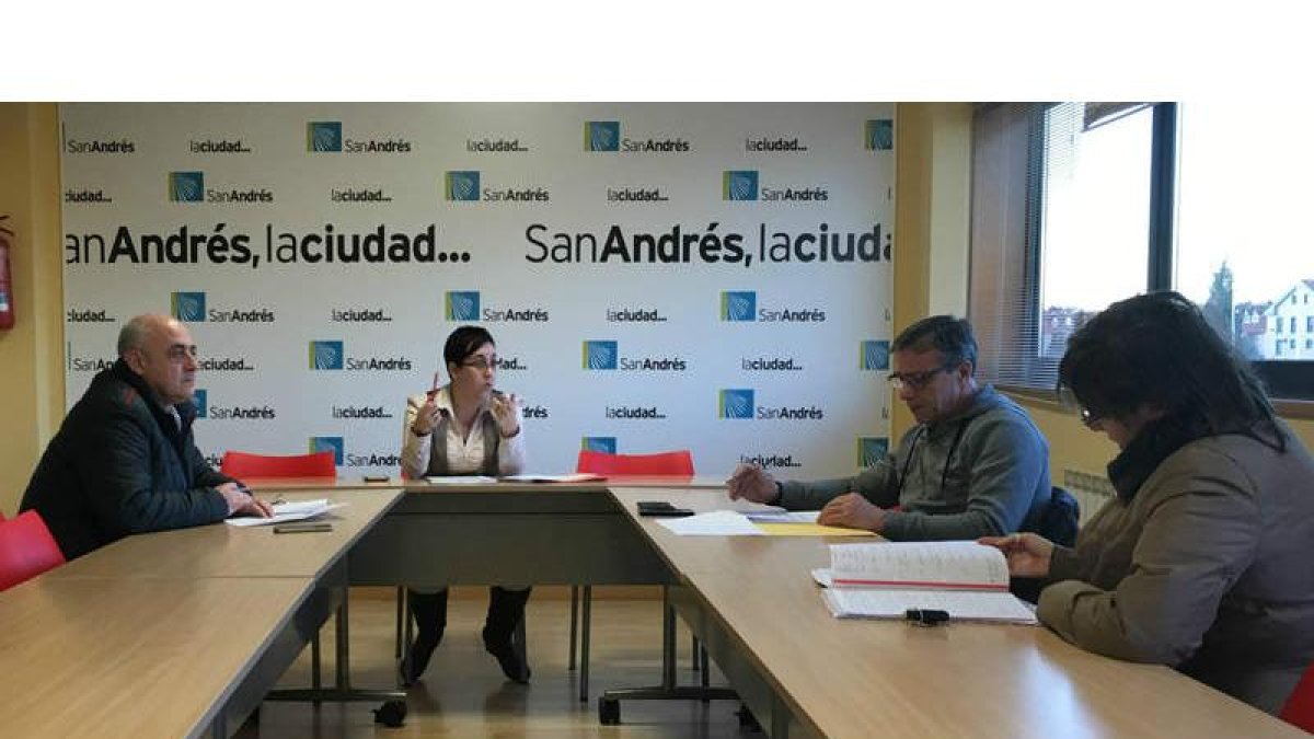 Camino Cabañas se reunió con los grupos para definir las estrategias del Consejo de la Mujer. DL
