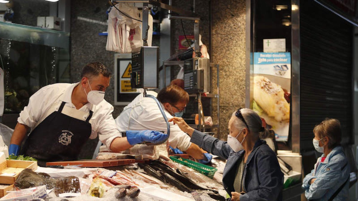 Los establecimientos de alimentación estuvieron en primera línea durante el confinamiento. JESÚS F. SALVADORES