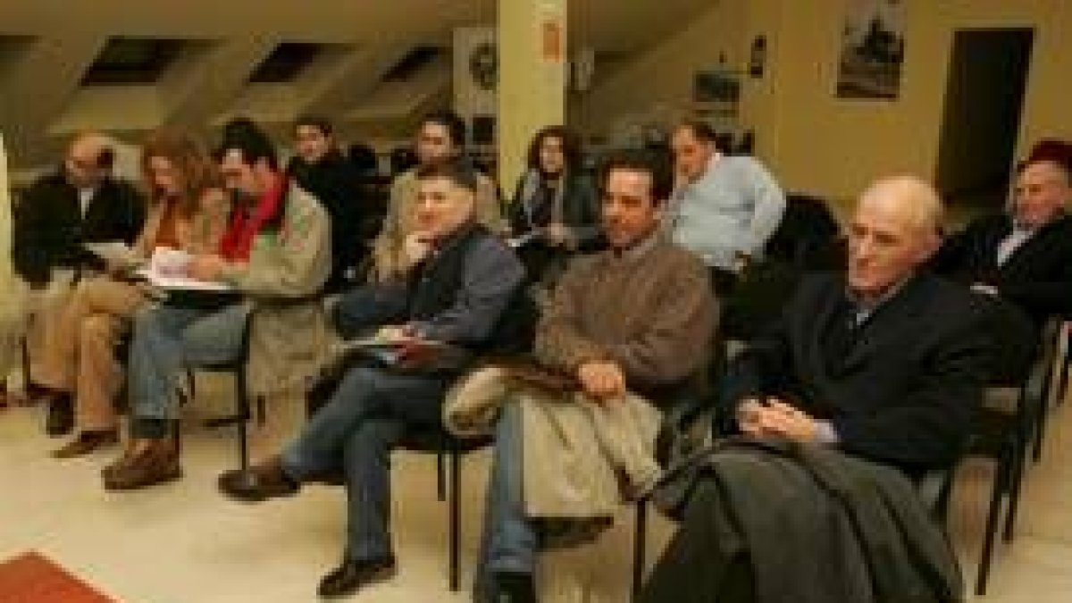 Todos los firmantes del plan de garantías para el carbón, con el ministro José Montilla en el centro