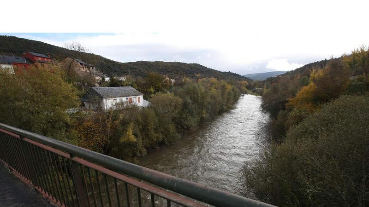 Vista del río Sil a su paso por Toreno. La actuación incluirá medio kilómetro de trazado. LDM